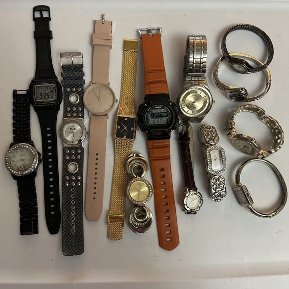 Assorted Watches Used Not Working For Parts Or Pieces lot 172 - Picture 1 of 9